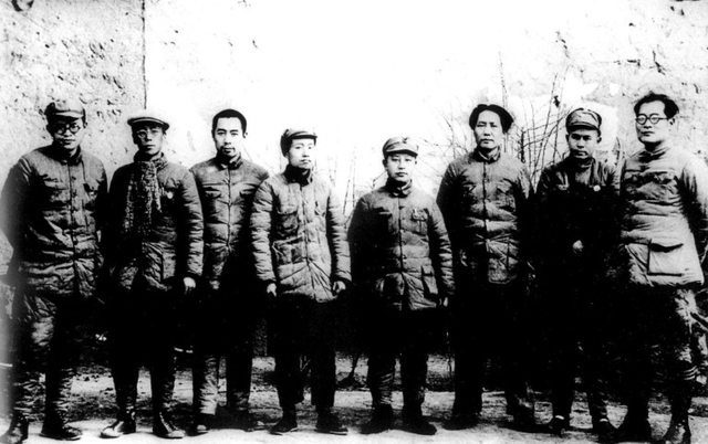 此人两次被开除党籍，多次与周总理争论，周：你给我滚出去