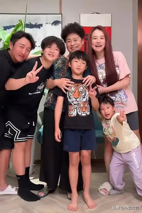 里子面子都没了！赔光2亿后，妻子深夜亲手撕下邹市明最后的体面