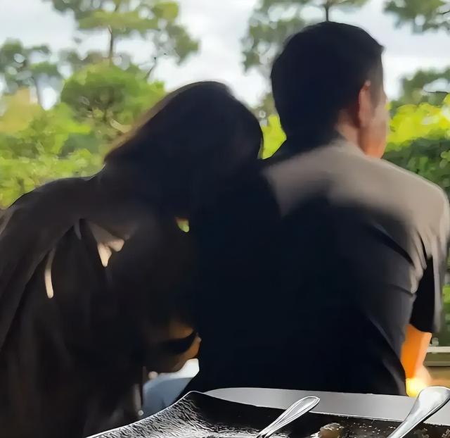 讨好大佬，陪睡上位	，遭央视“开除”，她身上的标签哪个才是真的