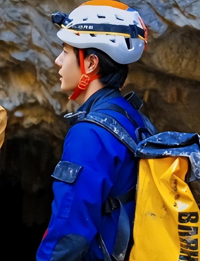 钱再多有什么用？28岁王一博手滑坠海，才懂陈道明那番话的含金量