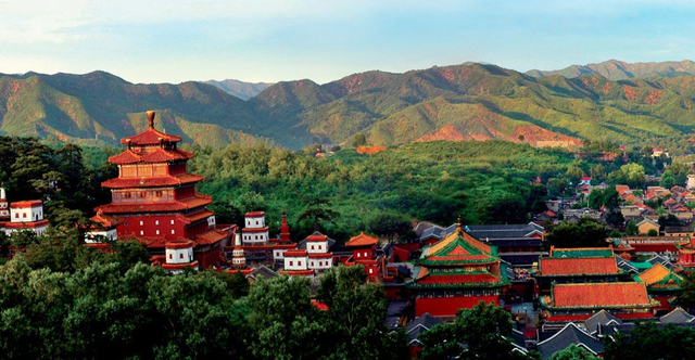 别再去三亚人挤人了！河北这座被低估的皇城	，藏着半部清史