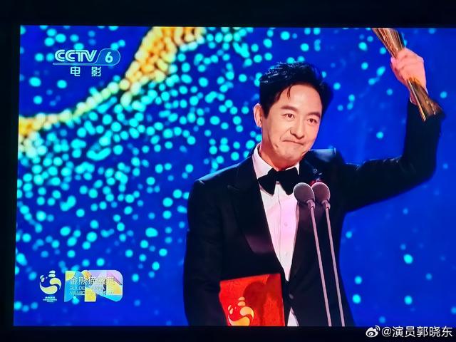 黄晓明主持金熊猫盛典时大秀四川话