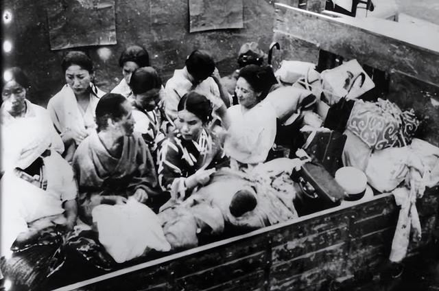 怪事一件接一件、百姓日子越来越难：深扒日本社会畸形的真面目