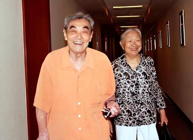 濮存昕：家人相继去世，如今72岁不敢老去，还要照顾年迈的老母亲