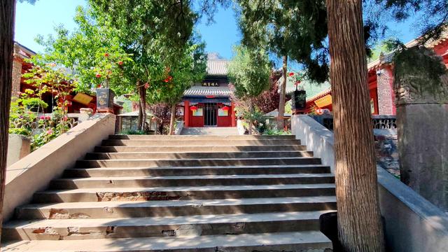 牛山寨-三帽山-三清观-金华寺-情人谷，28公里的穿越线，美哉险哉