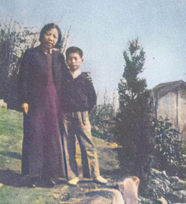 86年李鹏全家在中南海探望邓颖超，46年前他12岁，称呼“邓妈妈”