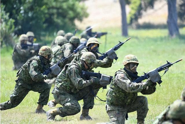 卖美国导弹还不够？日本砸8.9万亿扩军揽千亿军单，野心藏不住！