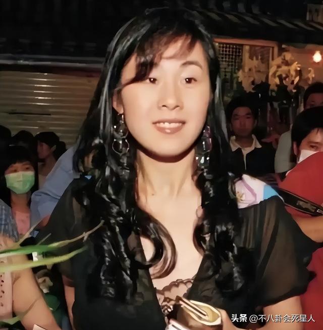 香港四大家族没落：李嘉诚父子撤退，郑裕彤儿子负债李兆基家躺平