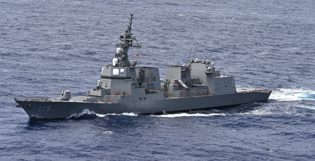 日本军舰入侵中国领海，054A舰两次开炮警告，威胁不离开就击沉，日方：中方做法太狠了