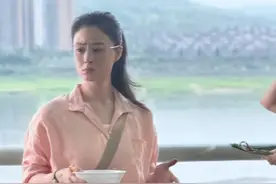 大S离世3个月后，42岁暴瘦脱相毫无美感的蒋欣，给所有人提了个醒图片