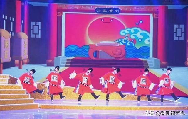 不要人夸颜色好，只留清气满乾坤，记梅花奖获得者小香玉