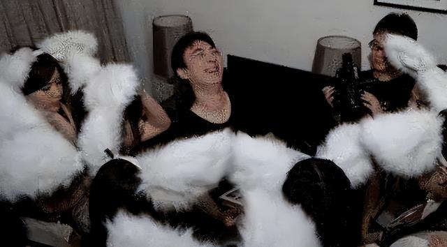 逆风翻盘？38岁王思聪再破"天花板"，让王健林和整个商界"沉默"了