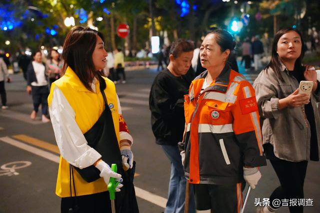 新民大街风景“上新”！青年志愿力量持续入驻