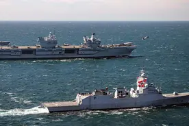 1条航母也敢秀肌肉？英海军不知天高地厚，055大驱单舰就能收拾它图片