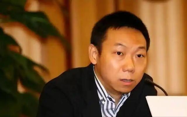 陪玩陪睡只是冰山一角，认干爹，舔手指，拜高踩低，实在荒唐！