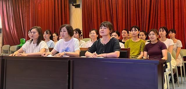 安庆市政府机关幼儿园教师参加人工智能教育线上培训