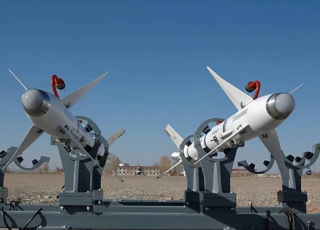 美国又开始泼脏水：华为窃取AI技术，霹雳15和17的研发全靠“偷”