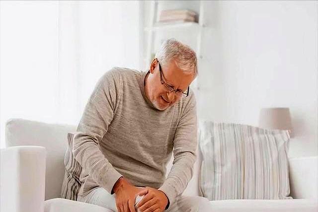 膝关节不好的人注意！医生劝告：这3种运动最伤软骨，尽量避开