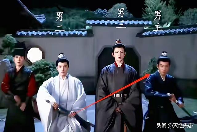 脸僵斗鸡眼，绿豆眼，长相磕碜却演“绝世美男”，到底谁给的自信