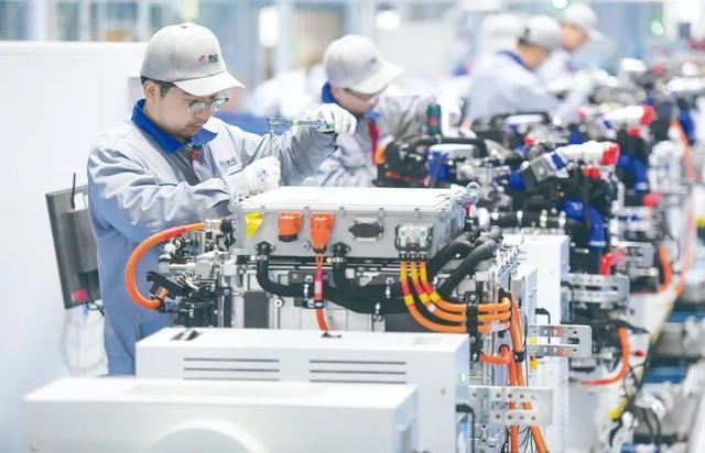 美国对中国封锁核心技术，法媒打了个比喻：就是中企的“兴奋剂”