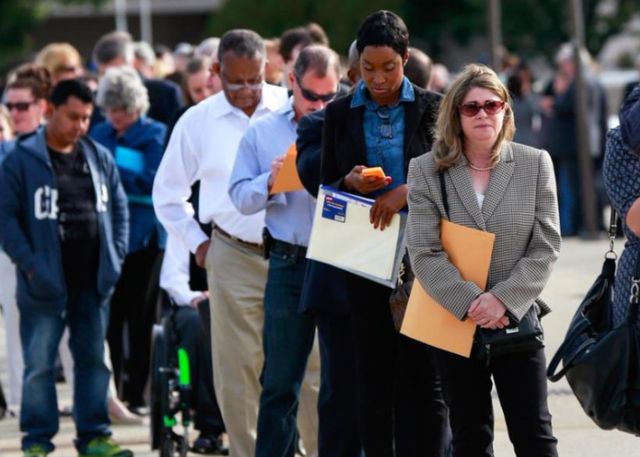 美联储重启印钞！AI引发失业潮，普通人该怎么躲危机？