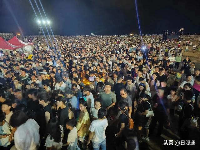 日照新网红:海边升腾的火箭奇观,全民刷屏夜半追"龙"