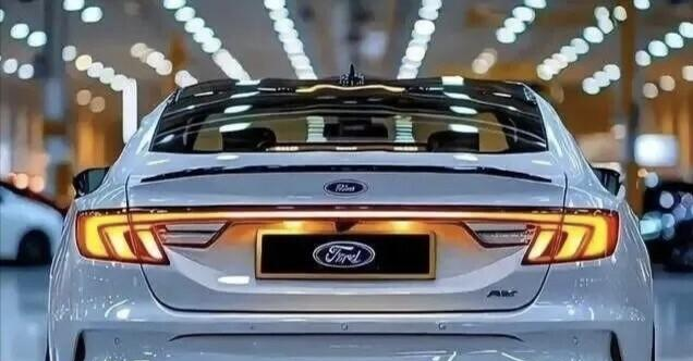 全新福特曝光，外观设计配四出排气，内饰调整，搭载2.0T发动机！