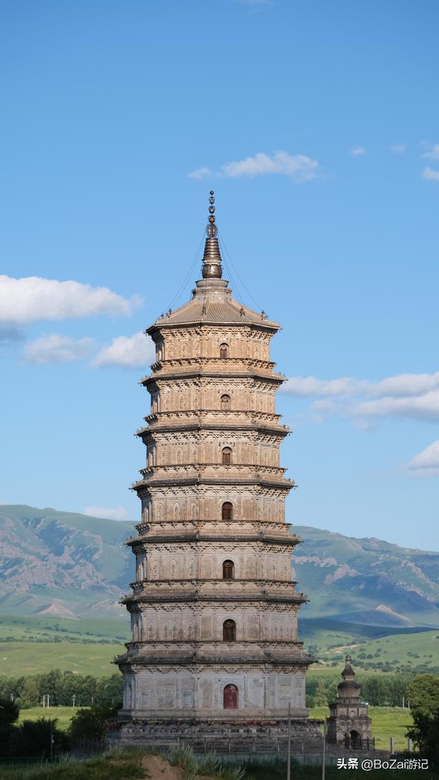 庆州白塔显辽代包容，儒释道萨满身融，7级浮雕刻玄机