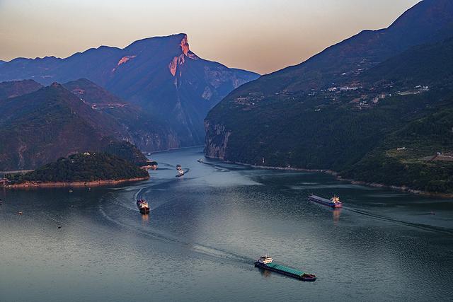 2024深秋四川行16 奉节县夔门大酒店 揽月楼凭栏夔门雄景入画来​