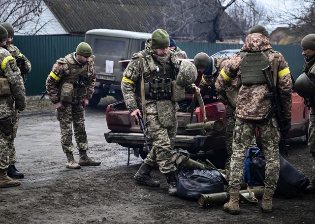 俄罗斯兵源告急，士兵纷纷逃避战斗，普京如何应对这一危机？