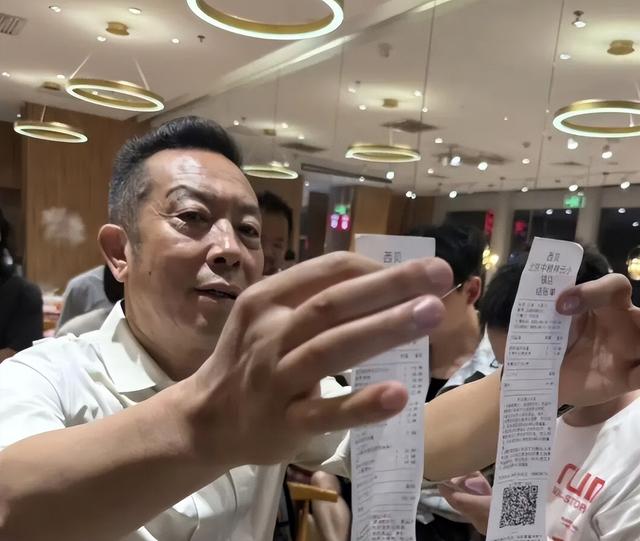 西贝遭罗永浩吐槽！120 小时公关危机，创始人情绪化成败笔