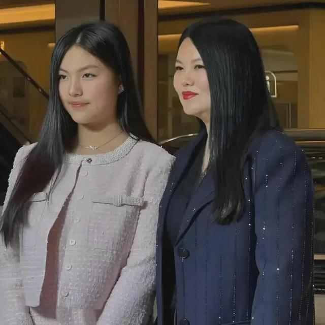 李湘也没想到，自己费心半辈子富养女儿，竟给王岳伦做了“嫁衣”