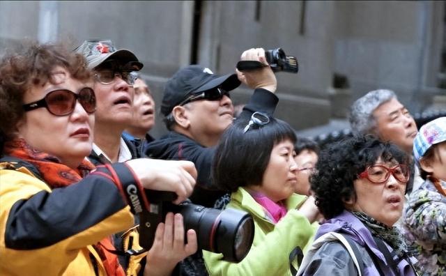 继德国之后，英国也开始贴出“中文标语”？中国游客：不能够接受