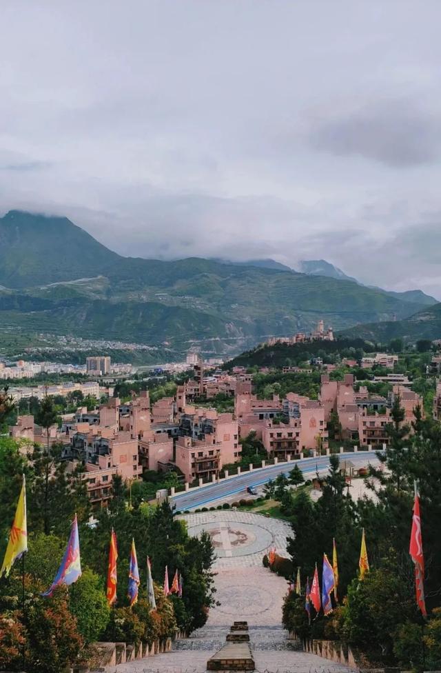 旅游新宠！成都最快1h可达的10个川内宝藏县城，景色封神！好吃好耍！你最想去哪个？