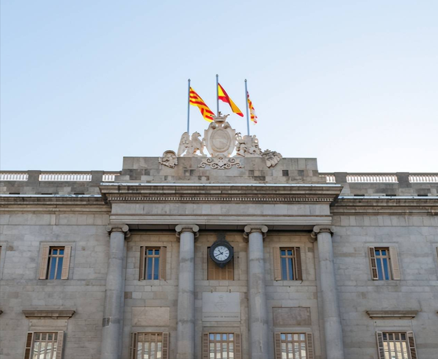 即使荷兰政府花200亿，光刻机大厂ASML依旧决定搬迁，原因何在？