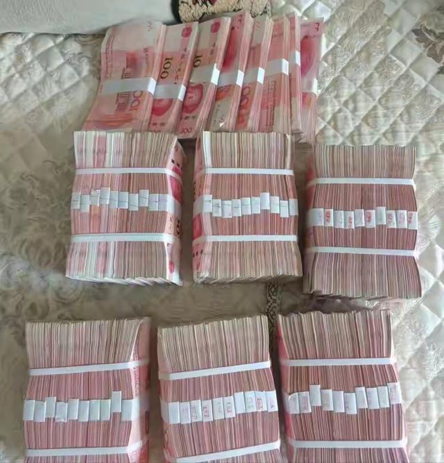 银行人员说漏嘴：明年起，手里有定期存款的人，尽量做好3个准备