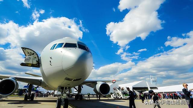 新疆之旅（八）旷野荒坡草未青 凝视碑文泪纵横