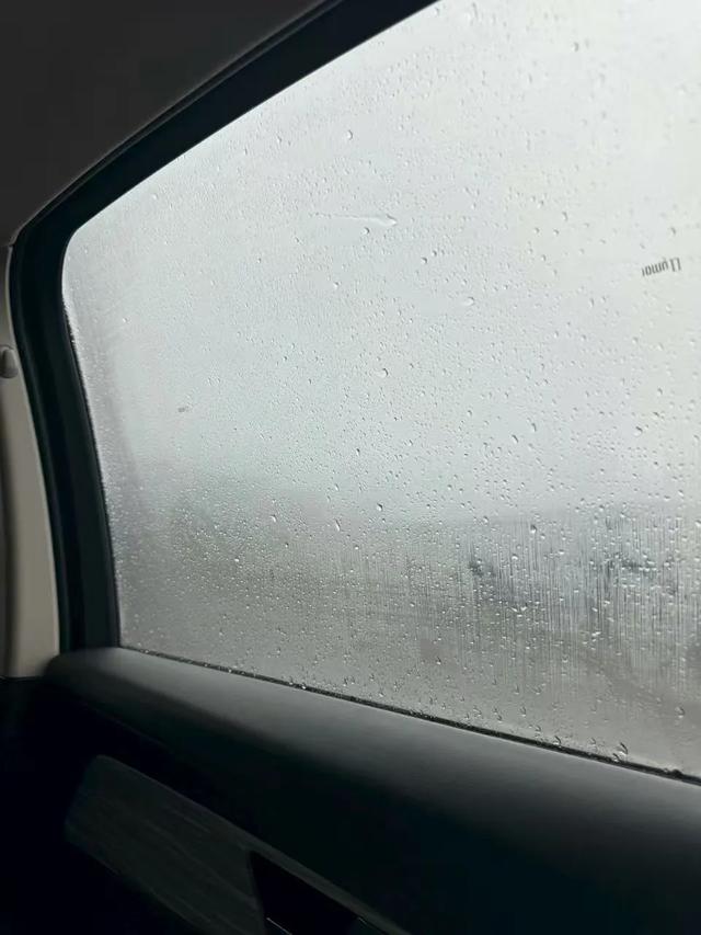 多个景区暂停开放！部分地区预警已提升至红色，降雨仍将持续，这个周末外出，要注意→
