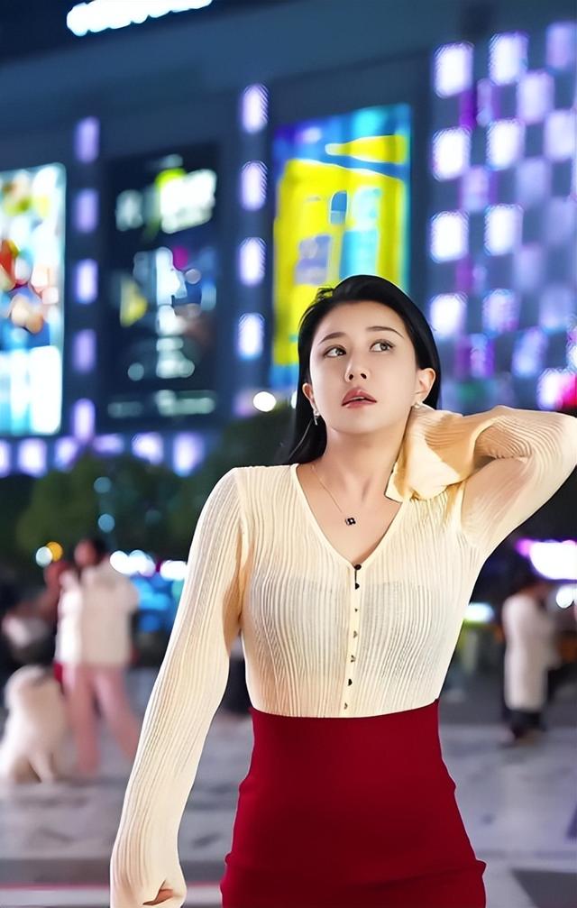 43岁香港过气香艳女星，嫁山东农村小伙火速怀孕，老公不介意过往