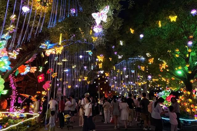 京城夏夜新顶流！蘑幻夜花园嗨翻啦