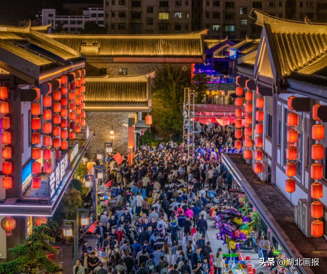 【知音湖北】烟花、战袍、光影魔法，一键解锁朋友圈新皮肤！（湖北夜游指南三）