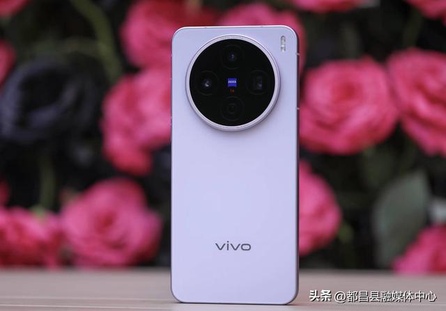 vivo优质高端机，天玑9400+6200mAh+100倍变焦，如今跌至3599元起