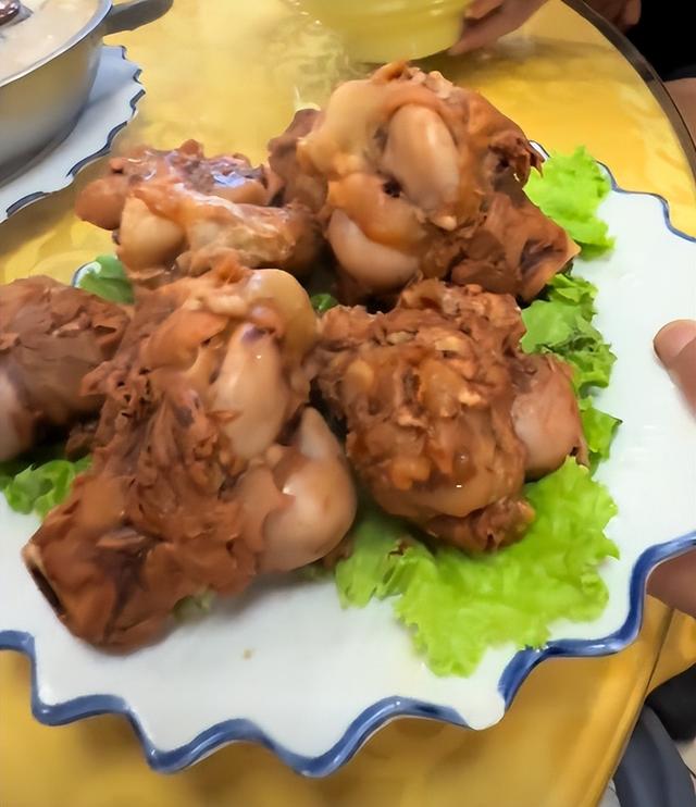 长春饭店宰客后续：6块臭骨头88元，店已关门，文旅局回应引争议
