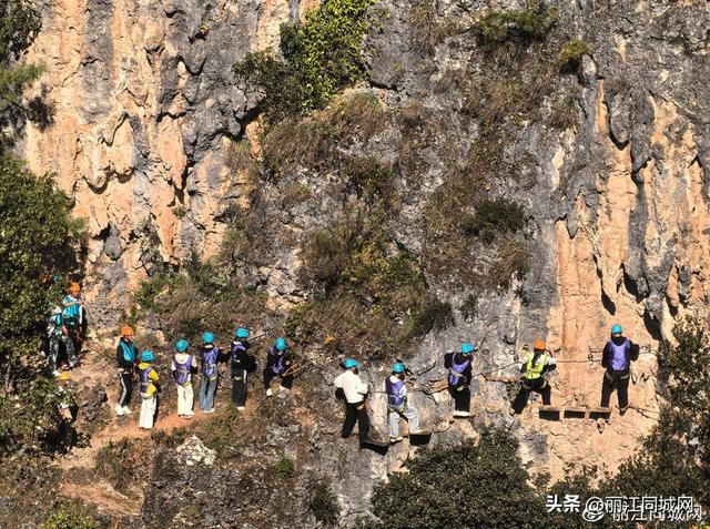 “丽江攀岩季活动在东巴谷启幕，120余名爱好者雪山脚下竞逐