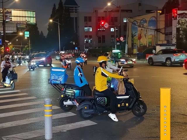 国家为何出手制裁外卖大战？千亿规模之争不在外卖，而是另有所图