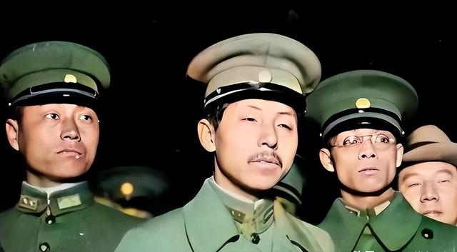 1985年，蒋经国宴请张学良	，留下的一张合影，3年后去世！