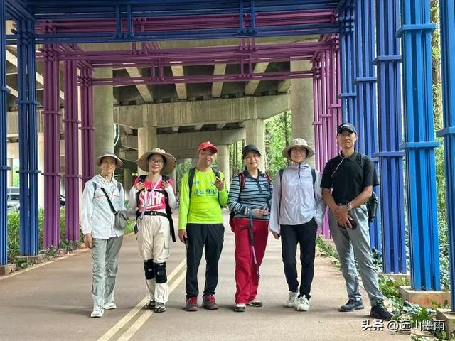 周末徒步，爬西山、走千步岩、过东风坝，我们在山水间快乐行走