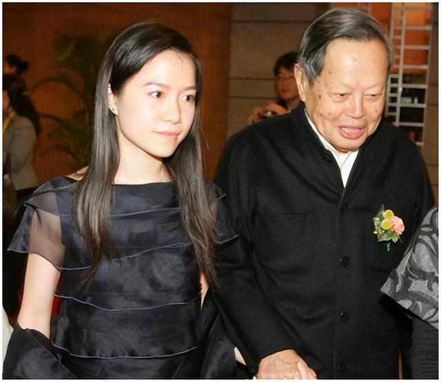 翁帆终于不再隐瞒，与杨振宁结婚16年后，含泪说出俩人结婚真相