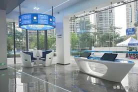 别吹金融科技了，先看看银行柜员的崩溃日常图片
