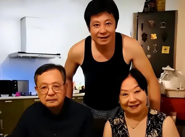 中国赚钱美国花？老戏骨祖孙三代在美奢华享乐过上“人上人”生活